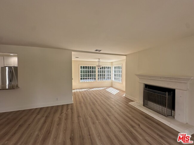 Building Photo - 350 N Bundy Dr