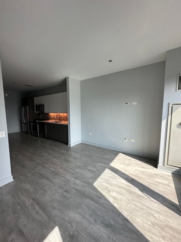 Foto del edificio - 1025 W Addison St