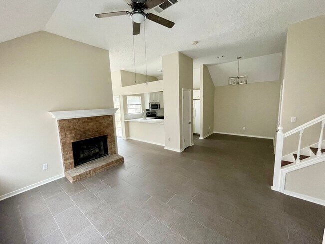 Building Photo - 3/2 townhouse for rent in Brandon 047!