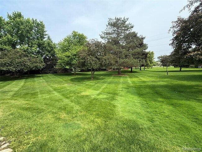 Foto del edificio - 1550 Meadowside Dr