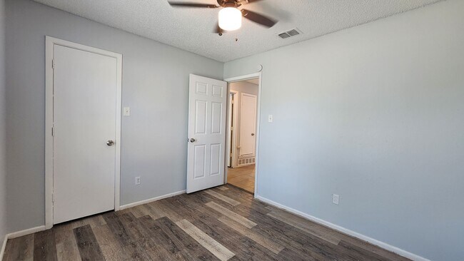 Foto del edificio - 911 E 37th St