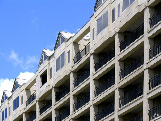 Upper southern side - The Harbours Condominiums