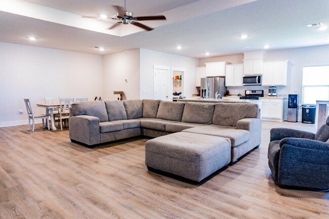 Building Photo - 1109 Shoal River Dr