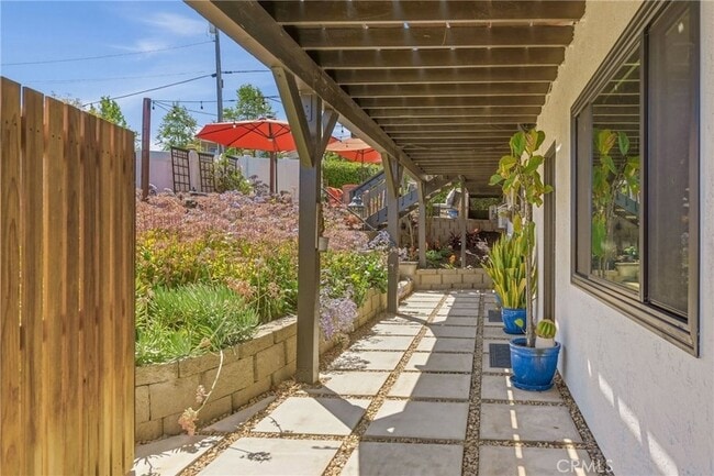 Building Photo - 234 Spanish Spur