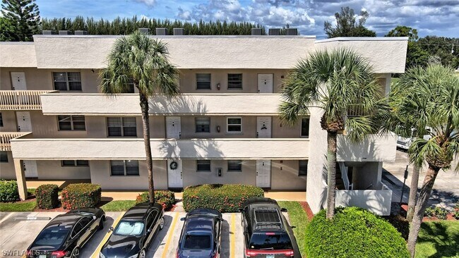Foto del edificio - 501 Forest Lakes Blvd