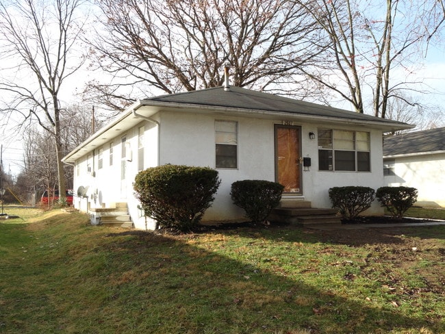 Front - 2537 Parkwood Ave