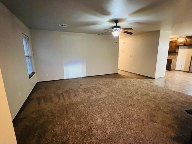 Foto del edificio - 3BR 2BA Duplex with 2 car garage