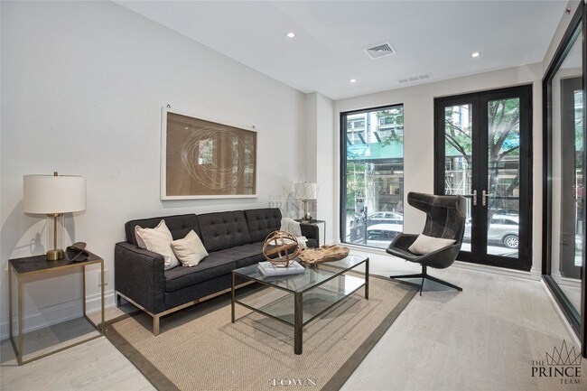 Foto del edificio - 338 W 15th St