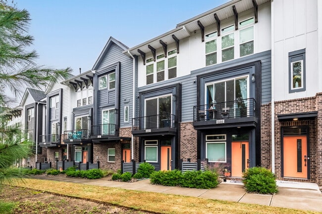 Photo - 644 W End Dr Townhome