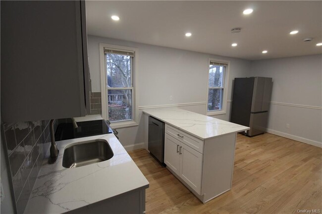 Building Photo - 656 Sherman Ave