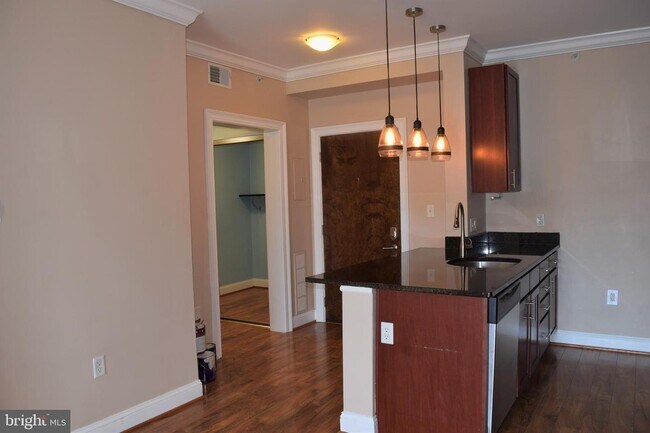 Foto del edificio - 6301 Edsall Rd