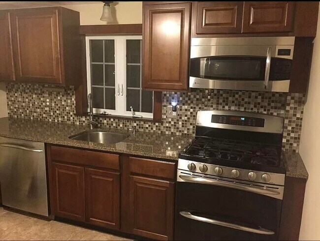 Foto del edificio - 10 Sidney Ave