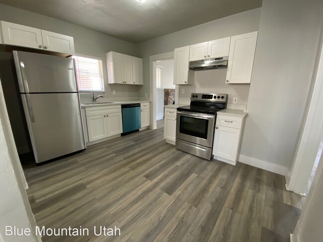 Building Photo - 3 br, 1 bath House - 764 E 24th St
