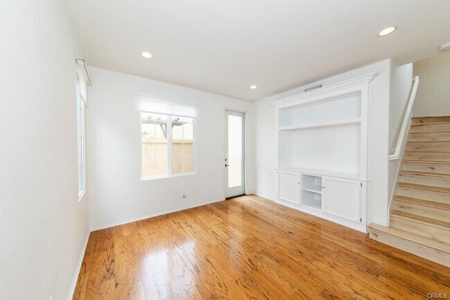 Building Photo - 72 Chantilly