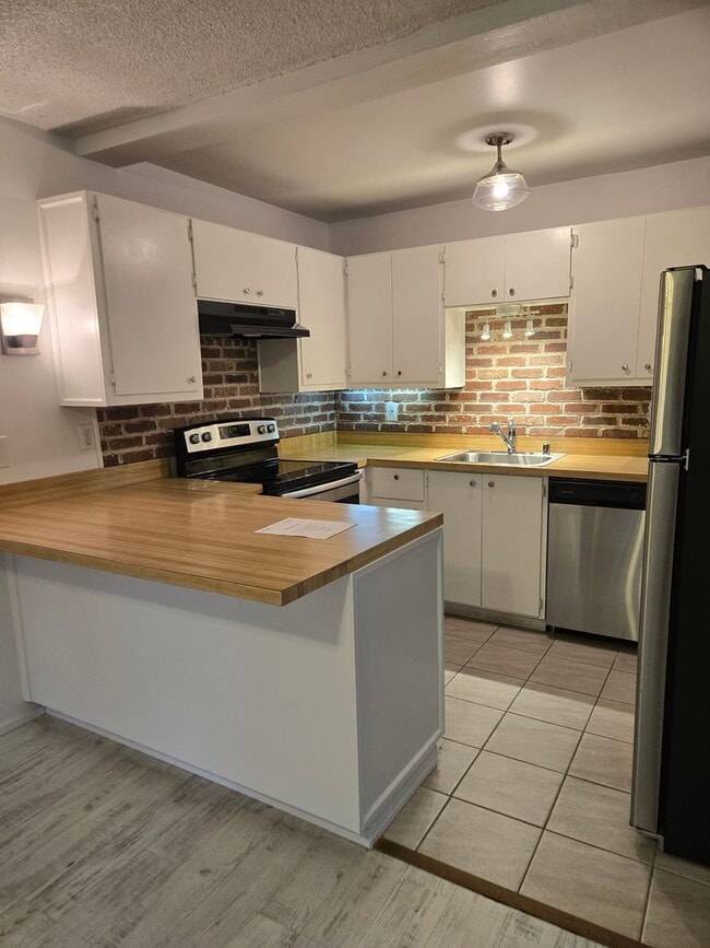 Beautiful Ground Floor Unit- 1BD/1.5BA - Beautiful Ground Floor Unit-  1BD/1.5BA Apartment