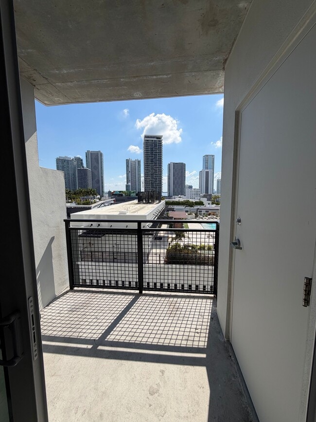 Foto del edificio - 237 NE 33rd St