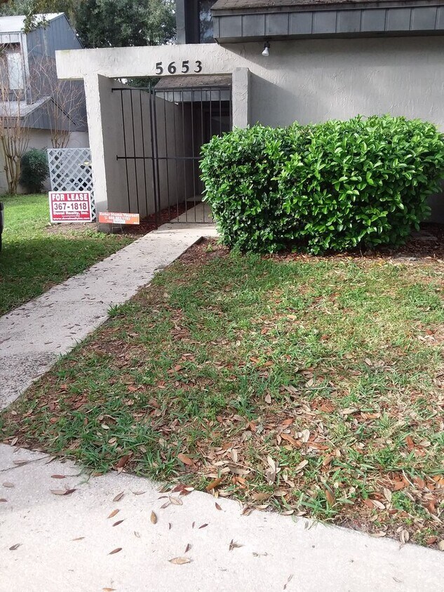 Primary Photo - Whispering Pines 2/2 close to NAS Jax