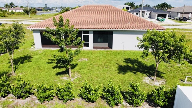 Foto del edificio - 1324 Old Burnt Store Rd N