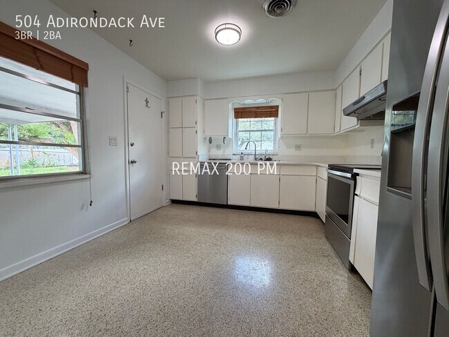 Foto del edificio - 504 Adirondack Ave