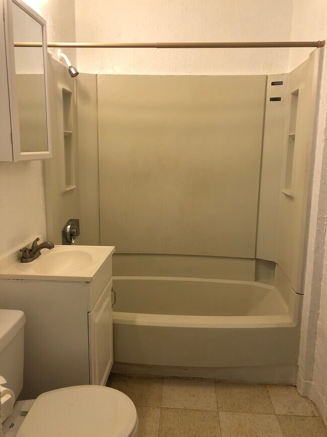 Building Photo - 7 Pond St