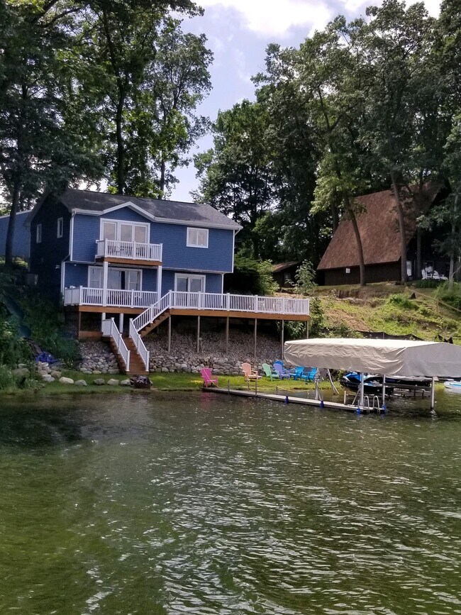 Building Photo - 28896 Cedarama Dr