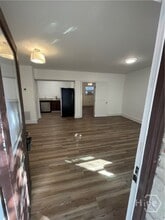 Building Photo - 512 E Liberty