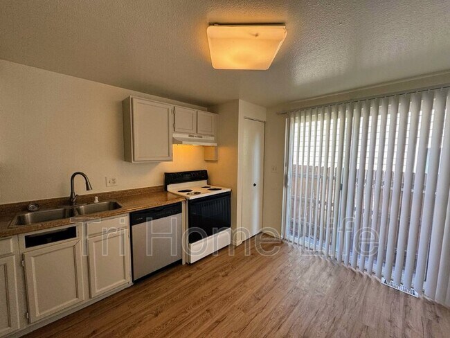 Foto del edificio - 1161 N Rosemary St