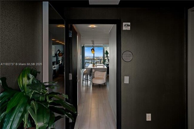 Foto del edificio - 650 NE 32nd St