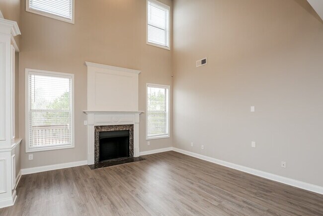 Foto del edificio - 1100 Crescent Ridge Dr