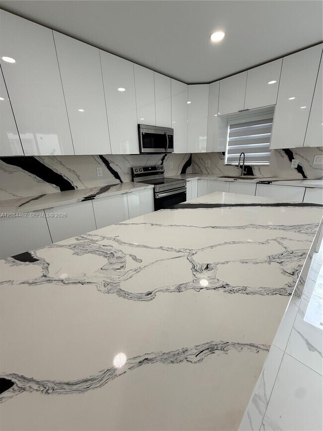 Foto del edificio - Northwest 102nd Street, Miami, FL 33147 - 3 BR 2.5 BA multi-family home