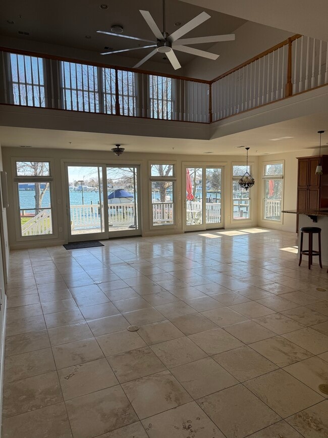 Building Photo - 943 Williams St