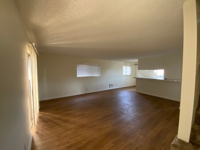 Foto del edificio - 320 Standard St