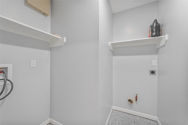 Foto del edificio - 3910 Crystal Pass Ct