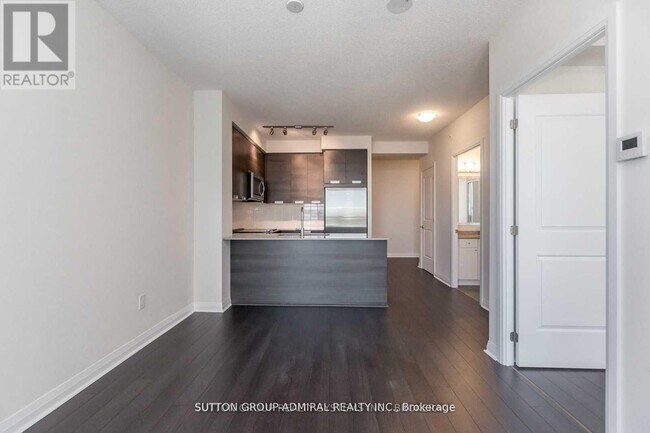 Photo du bâtiment - 5025 Four Springs Ave