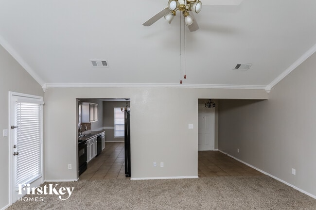 Foto del edificio - 312 Pin Oak Ln