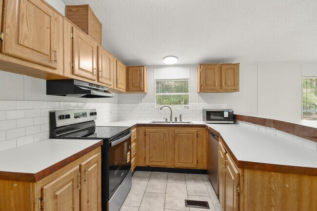 Foto del edificio - 25494 Deepwood Dr