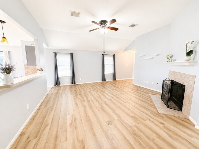 Foto del edificio - 15842 Little Miss Creek Dr