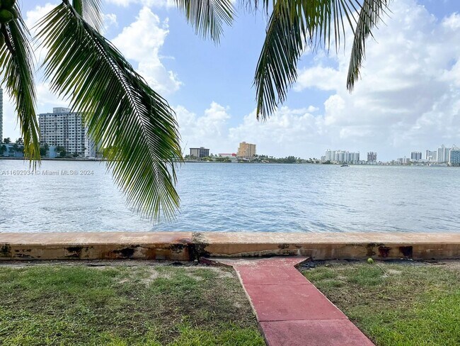 Foto del edificio - 2160 Bay Dr