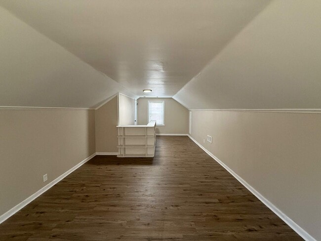 Building Photo - Renovated 3-Bedroom Home – We Welcome Sect...
