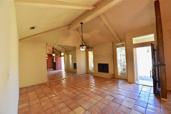 Foto del edificio - 112 Hackberry Ln