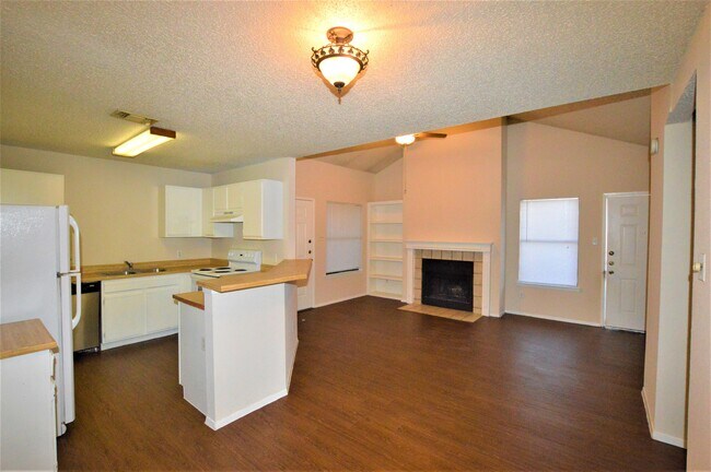 Building Photo - 2719 W Slaughter Ln