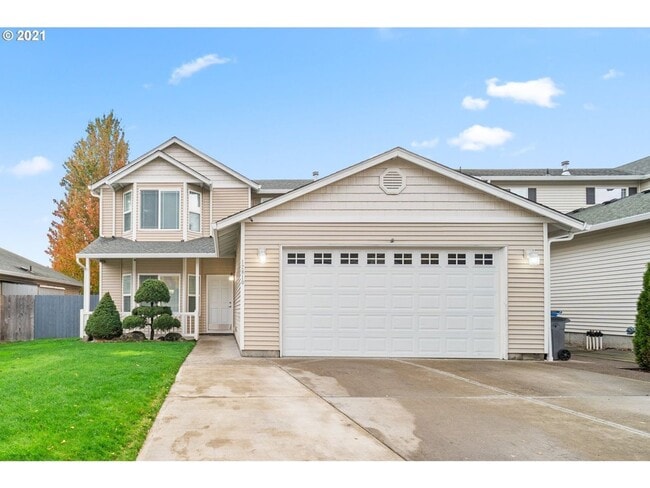 4 Bedroom 2.5 Bath Home Recently Updated with Modern Finishes - 4 Bedroom 2.5 Bath Home Recently Updated with Modern Finishes