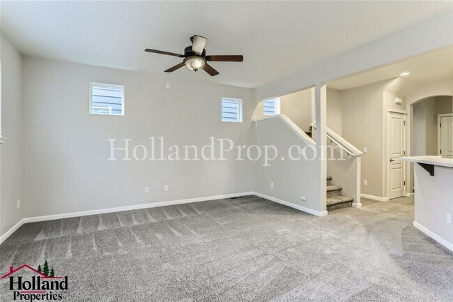 Foto del edificio - Spacious 4-Bedroom Home with Modern Comforts