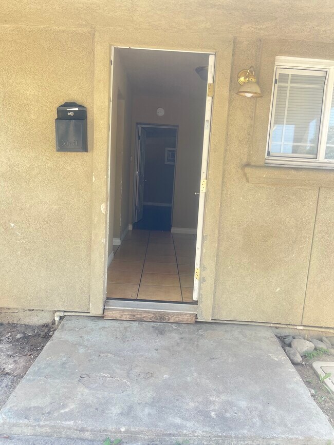 Building Photo - 529 Sycamore St