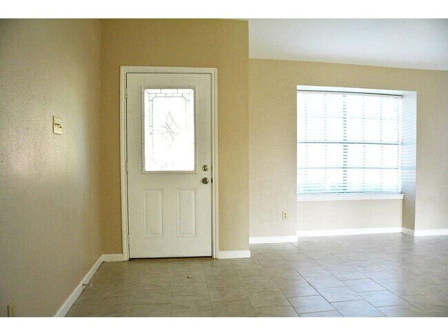 Building Photo - 8007 Vista Del Sol Dr