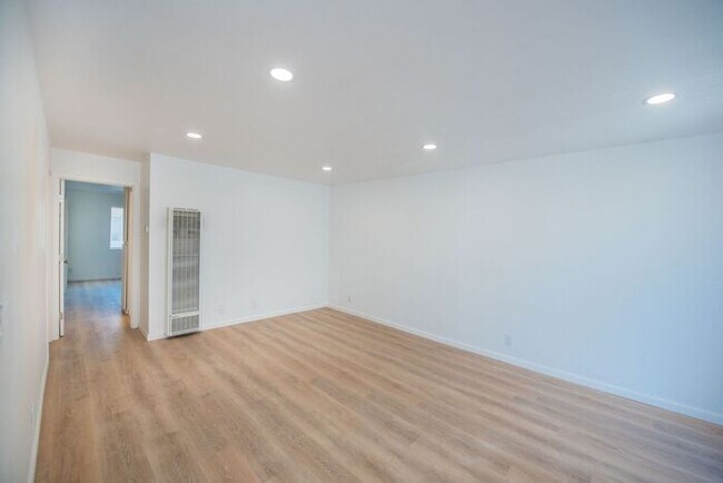 Foto del edificio - Newly Remodeled Upstairs Unit!