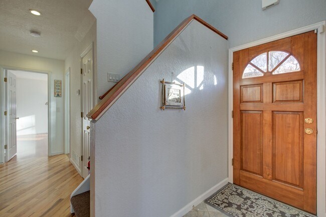 Building Photo - 3-bedroom home in Central Boulder