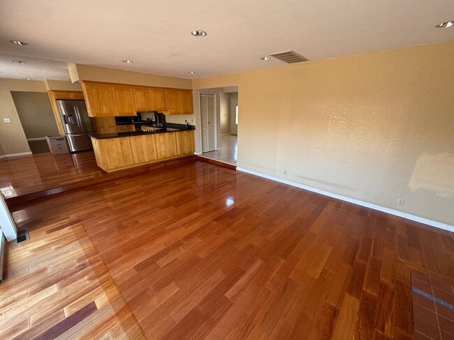 Building Photo - Spacious 5BD Fremont Home | 2-Story w/ Hug...