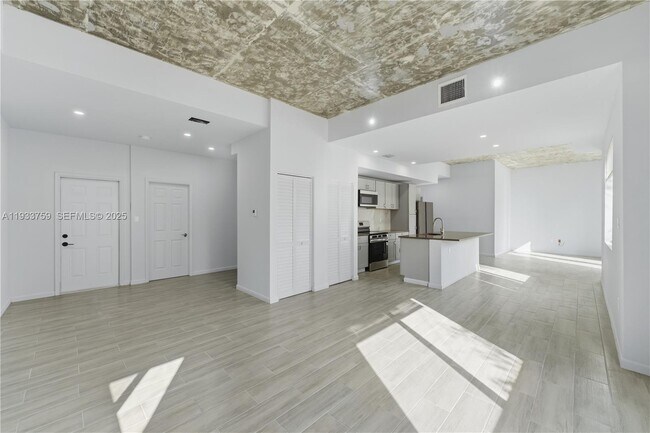 Building Photo - 1393 NW 31st St