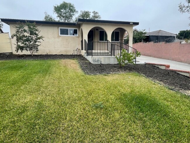 Building Photo - Beautifully Upgraded 3bed 2 bath Front House